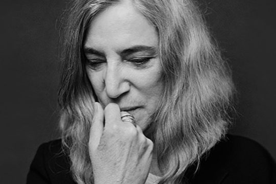 Η Patti Smith, ο Οδυσσέας Ελύτης και οι εκδόσεις «Αιώρα»