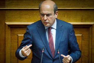 Ολοι κατά, κι ο Χατζηδάκης… χαρούμενος
