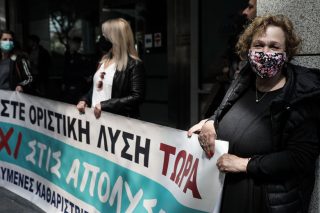 Πρώτη δικαίωση ασφαλιστικών μέτρων για τις απολυμένες καθαρίστριες