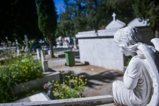 Απεργία από την ΠΟΕ-ΟΤΑ για την ιδιωτικοποίηση υπηρεσιών νεκροταφείων