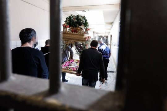 Η περιφορά του Επιταφίου στον Κορυδαλλό σε εικόνες 