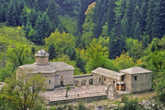 Ερημoκλήσια στο βουνό για Ανάσταση