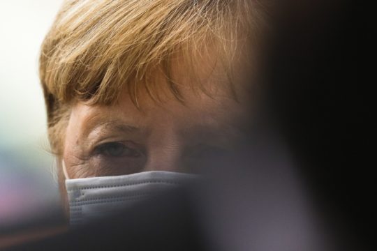Η Μέρκελ αφαιρεί αρμοδιότητες από τα ομόσπονδα κρατίδια