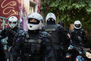 Δύο βασανισθέντες διαδηλωτές μηνύουν την Αντιτρομοκρατική