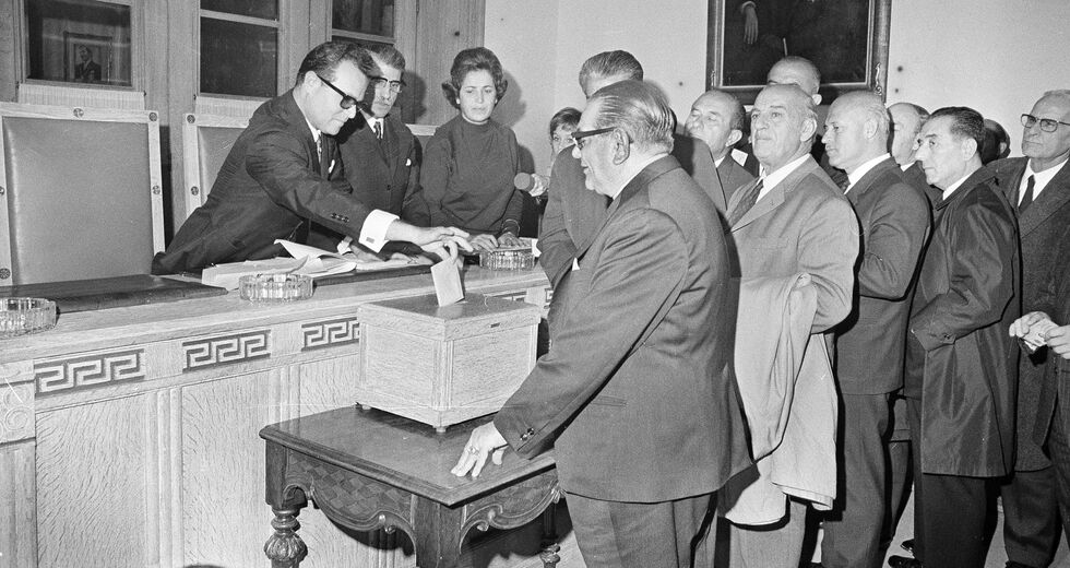 Πώς «ψήφιζε» η χούντα