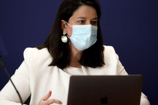 Παράταση έτους χωρίς ενδοσχολικές εξετάσεις