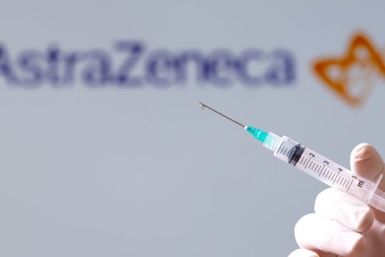 Βρετανία: Αυξάνονται οι καταγεγραμμένες θρομβώσεις μετά από εμβόλιο AstraZeneca 