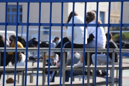 Δρυός πεσούσης πας ανήρ ξυλεύεται!
