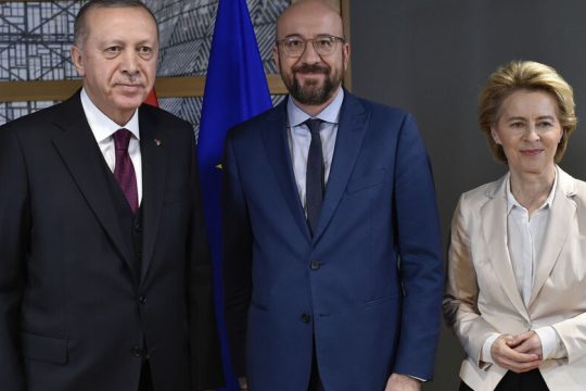 Και ναι, το SofaGate συνεχίζεται!