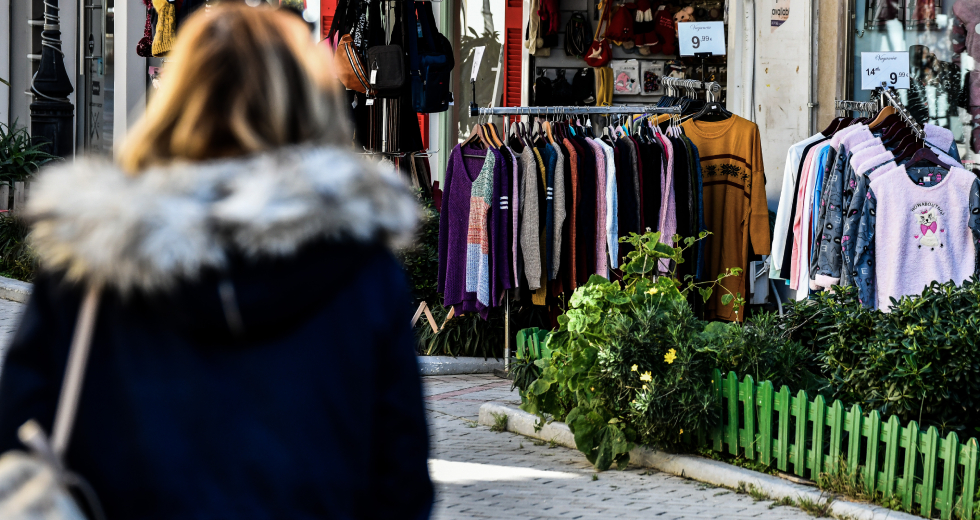 Το εορταστικό ωράριο λειτουργίας των καταστημάτων
