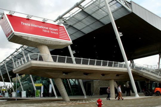 Στέλνουμε απεργοσπάστες αεροελεγκτές στην Αλβανία;