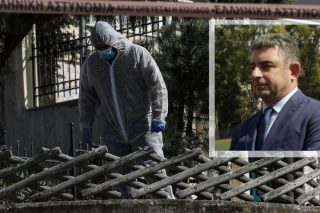 Ενέδρα θανάτου στον Γιώργο Καραϊβάζ