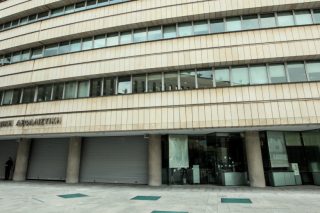 Μέσω Λουξεμβούργου και Νησιών της Μάγχης το ξεπούλημα