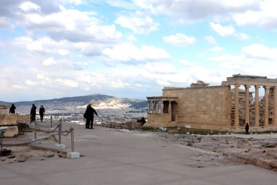 Ο Dior ψάχνει αρχαιολογικό χώρο για πασαρέλα