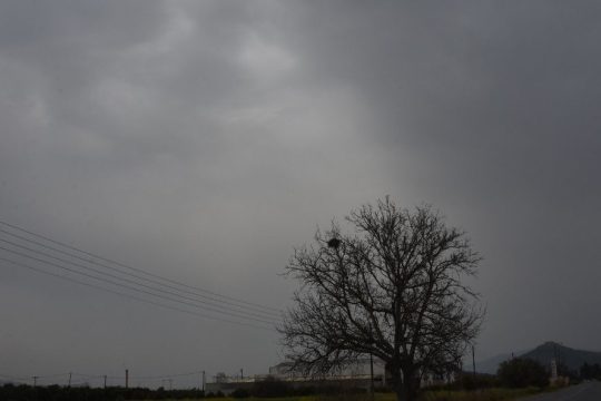 Εκρηκτικό μείγμα καιρού: Αφρικανική σκόνη, λασποβροχή και θερμοκρασία στα ύψη