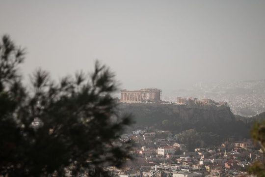 Λασποβροχές, αφρικανική σκόνη και σποραδικές καταιγίδες