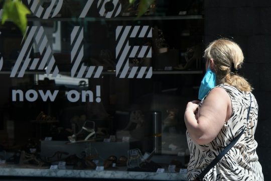 Ανευ βαΐων και κλάδων, αλλά με ελπίδες, η έναρξη της πασχαλινής αγοράς
