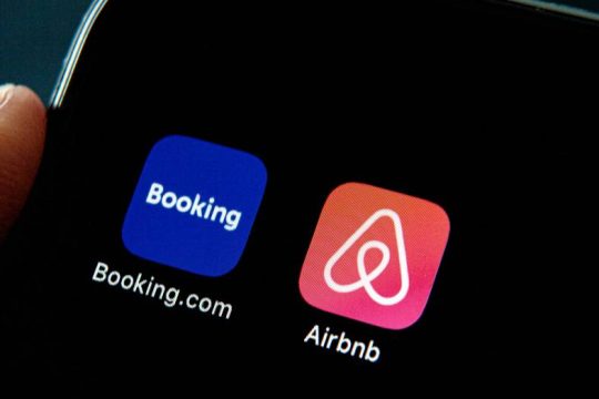 Συμφωνία Airbnb και Booking με την Ανεξάρτητη Αρχή Δημοσίων Εσόδων