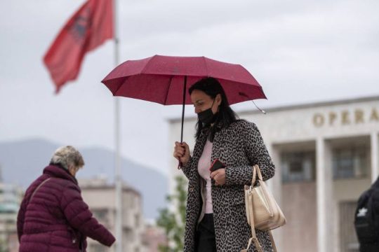 Άνοιξαν οι κάλπες για τη νέα Βουλή στην Αλβανία