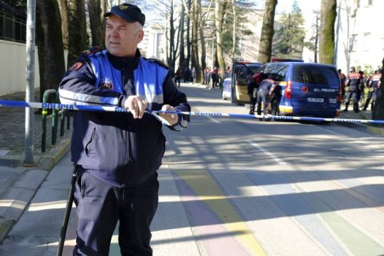 Επίθεση με μαχαίρι σε τζαμί στα Τίρανα