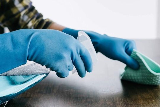 Η πιο απλή συνταγή απολύμανσης των επιφανειών από τους κορονοϊούς