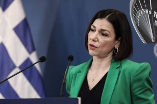 10 ερωτήματα προς την Αριστοτελία Πελώνη