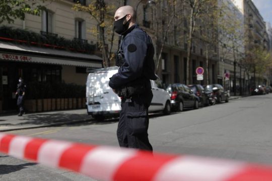 Πυροβολισμοί με θύμα 10χρονο κορίτσι στο Παρίσι