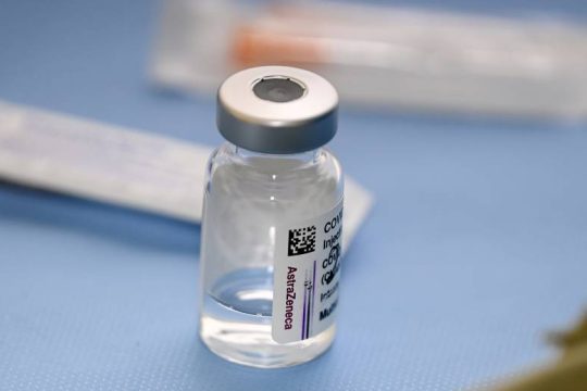 Η Ισπανία σταματά τους εμβολιασμούς με AstraZeneca στους κάτω των 60 ετών