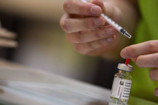 «Πάγος» και απ’ την Ολλανδία στο εμβόλιο της AstraZeneca για τους κάτω των 60 ετών