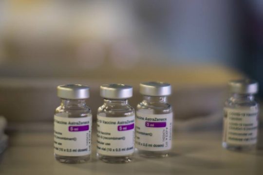 Αυξήθηκαν τα περιστατικά θρομβώσεων μετά από εμβόλιο AstraZeneca στη Γερμανία