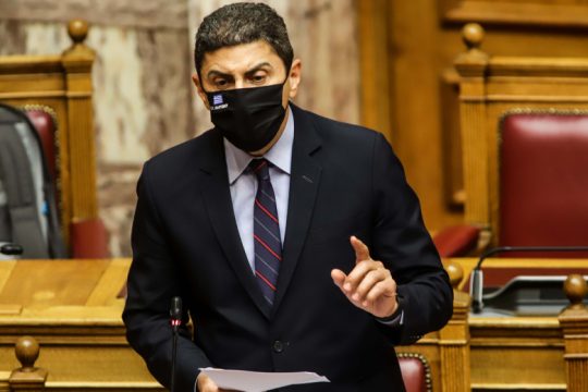Ούτε τα προσχήματα
