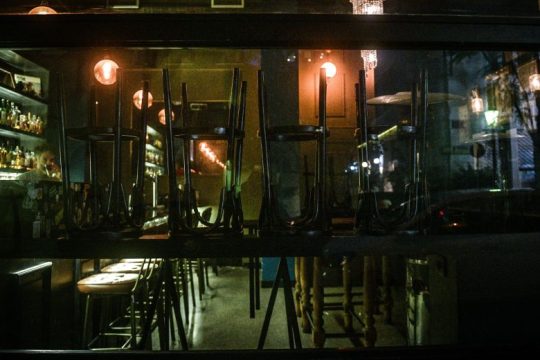 Προσωρινά στον «πάγο» τα μπαρ λόγω ΚΑΔ