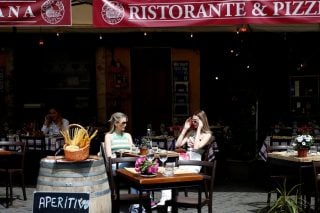 Η Ευρώπη χαλαρώνει τα μέτρα