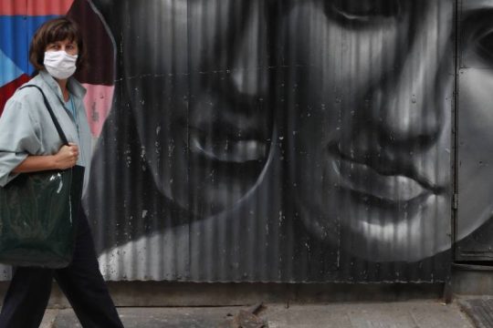 Η πανδημία, οδηγός της αμφισβήτησης