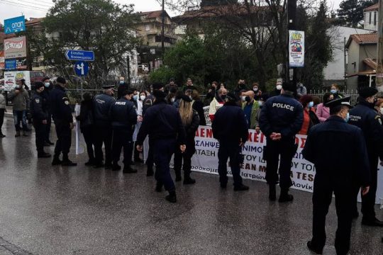«Θερμή» υποδοχή Μητσοτάκη στο Νοσοκομείο Παπανικολάου