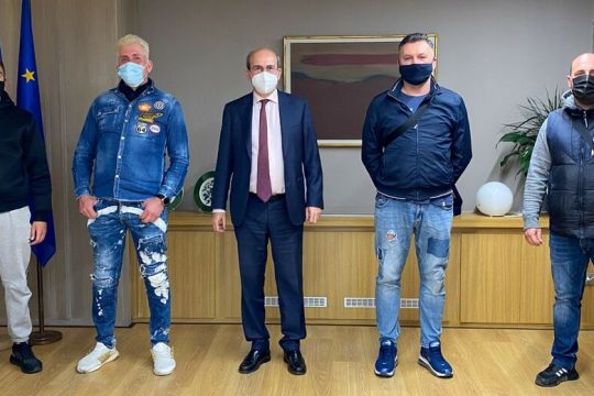 Εν συντομία