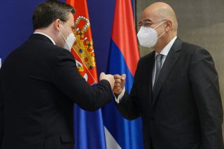 Τείνουν χείρα φιλίας στη Λιβύη