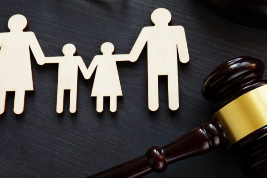 «Κύριε Τσιάρα, σταματήστε να εμπαίζετε τους χωρισμένους γονείς»