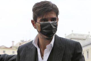 «Εκβιασμούς εκεί που σε παίρνει»