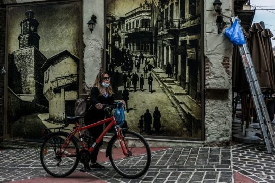 Πάσχα με sms και εστίαση χωρίς μουσική