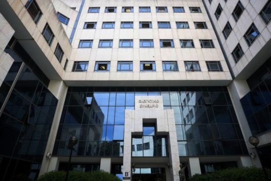Αντισυνταγματική η παρακράτηση εισφοράς αλληλεγγύης στο Δημόσιο