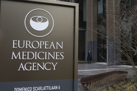 Ο ΕΜΑ ερευνά τα περιστατικά μυοκαρδίτιδας σε σχέση με τα εμβόλια mRNA