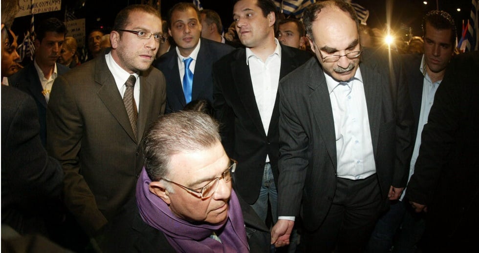 Πατριώτες, ο στόλος!