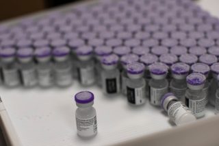 Η Ε.Ε., τα «εμβόλια αλληλεγγύης» και οι διαφωνούντες