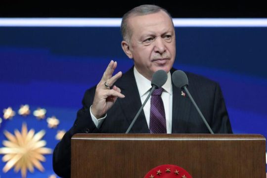 Λεονταρισμοί Ερντογάν, θέτει θέμα μουφτήδων στη Θράκη