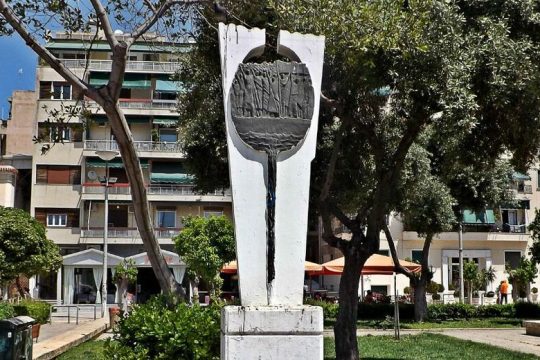 Εργασία: 98 χρόνια και 2 μήνες πίσω