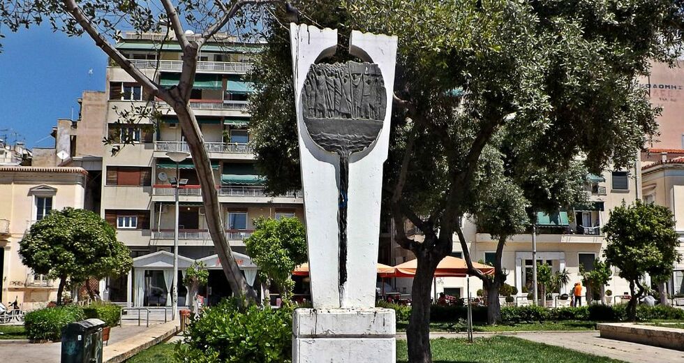 Εργασία: 98 χρόνια και 2 μήνες πίσω
