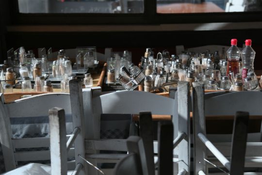 «Να ανοίξει η εστίαση με ελεγχόμενο τρόπο»