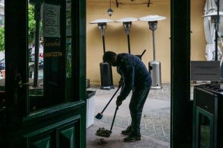 «Ανάσταση» με εξαιρέσεις για την εστίαση