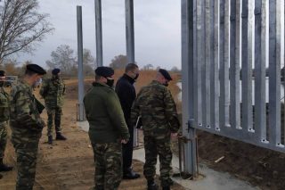 Καταγγέλλουν εργασιακά «παρατράγουδα» στον Φράκτη του Έβρου